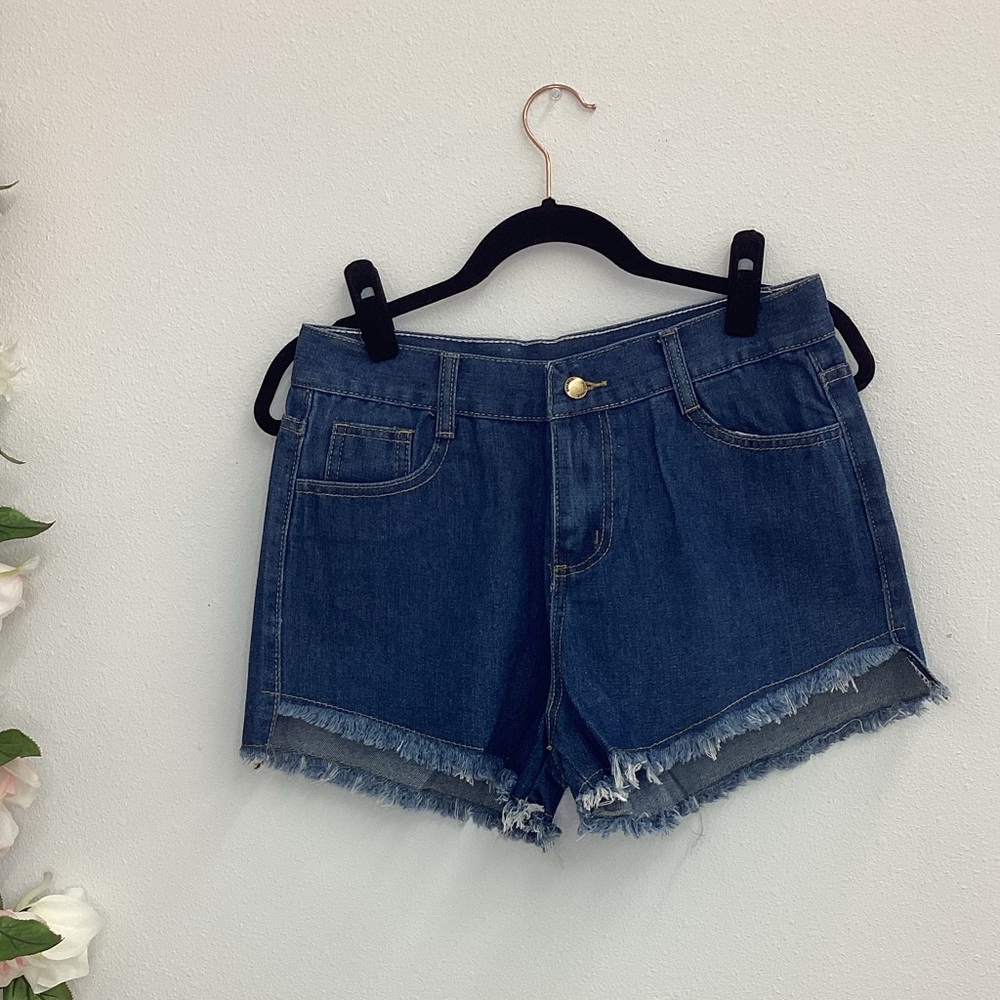Chey distressed raw hem line blue jean shorts